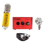 Sada obsahuje kondenzátorový mikrofon s žlutým tělem, červený napájecí zdroj, popfilter a kabel. Na mikrofonu je nápis Mangabey a nečitelný text v do…