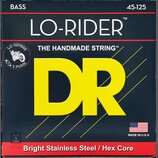 Fotografie znázorňuje obal basových strun značky DR. Na černém pozadí je výrazné žluté logo DR a nápisy LO-RIDER™, THE HANDMADE STRING™ a BASS 45-125…
