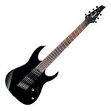 Černá elektrická kytara s hnědým hmatníkem a šesti strunami. Na hlavě je bílé logo Ibanez. Nástroj má dva humbuckery, Tremolo most a jeden ovládací k…