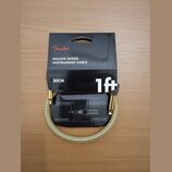 Kabel pro hudební nástroje značky Fender, model DELUXE SERIES INSTRUMENT CABLE. Kabel má délku 30CM (1ft) a je potažen světlým pleteným materiálem. J…