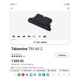 Černý přehlédací pedalboard s pěti vstupními konektory. Na horní části je viditelné zlaté logo Takamine. Povrch je matný a v dobrém stavu.