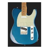 Modrá elektrická kytara s kovovým leskem a krčkem z jasného dřeva. Na hradle snímače je nápis "Lawrence". Kytara má bílý pickguard a kovovou ovládací…