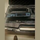 Černý přenosník s nápisem LD SYSTEMS MEI ONE -T a doplňkovým označením UHF WIRELESS STEREO TRANSMITTER. Zařízení má na přední straně dva LED indikáto…