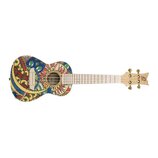Ukulele s tělem pokrytým barevným ornamentálním vzorem v červené, modré a žluté barvě. Hmatník a hlava jsou z přírodního světlého dřeva, na hlavě je…