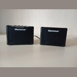 Dvě černé kompaktní reproduce s logem Blackstar. Levý kus má na horní hraně nápis the sound in your head a webovou adresu www.blackstaramps.com. Oba…