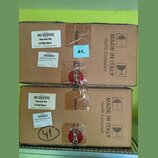 Dvě hnědé kartonové krabice s nápisy MADE IN ITALY a RoHS Compliant. Na krabicích jsou bílé nálepky s textem B&C SPEAKERS, Recone Kit 12TBX100-4 a žl…