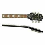 Detail hředu a hlavy elektrické kytary s černým povrchem. Na hlavě jsou nápisy Epiphone, Les Paul MODEL a na zadní straně hředu Lee Paul MUSE. Hmatní…