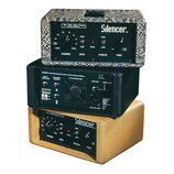 Tři zařízení značky Silencer™. Horní jednotka má šedý texturovaný povrch a nápis The Tube Amp Doctor, spodní jednotka má žlutý žebrovaný povrch. Pros…