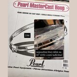 Fotografie zobrazuje kartónové balení s nápisem Pearl MasterCast Hoop a PEARL GENUINE DIE-CAST HOOP / CERCLE MOULÉ D'ORIGINE PEARL. V dolní části je…