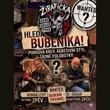 Kolaž s textem „ŽIRAFIČKA HARD BOILED PUNK“ a nápisem „HLEDÁM BUBENÍKA!“. Na obrázku jsou dva muži, jeden s kytarou a druhý u bubnové sady. V dolní č…