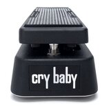 Černý kytarový wah pedál s texturovaným šlapadlem. Na přední straně je bílý nápis cry baby v černém obdélníkovém rámečku. Povrch je matně černý, v do…