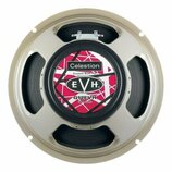 Kruhový reproduktor s béžovým kovovým rámem. Uprostřed je štítok s červeným vzorem a nápisy Celestion, Custom Built For EVH. Spodní část štítku obsah…