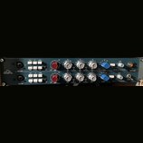 Tmavý rackový přístroj s nápisem 1273 DUAL MIC PREAMP/EQ a logem behringer. Zařízení obsahuje dva identické kanály s červenými knoflíky GAIN, modrými…
