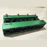 Zelený kytarový efekt s nápisy LINE 6 a DL4 MKII. Na horní straně jsou čtyři stoupavé spínače a řada otočných potenciometrů s popisky MIX, TWEEZ, EAK…