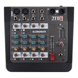 Kompaktní míchací pult v černé barvě s šedým předním panelem. Na přístroji je vidět nápis ZED6 a značka ALLEN&HEATH. Panel obsahuje čtyři vstupní kan…