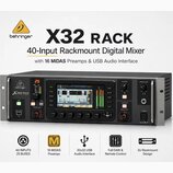 Digitální mixážní pult v rackovém provedení značky behringer, model X32 RACK. Zařízení je černé s LCD displejem, několika ovládacími tlačítky a dvěma…