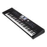 Černý digitální klavír s bílými a černými klávesami. Na horní části je nápis Roland BK-9. Nástroj obsahuje displej, několik tlačítek a posuvníků v ho…