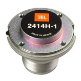 Kruhová reproduktorová jednotka z kovového materiálu stříbrné barvy. Na černé horní části je oranžové logo JBL a bílý nápis 2414H-1 s doplňkem MADE I…