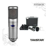 Stříbrný kondenzátorový mikrofon s kovovou mřížkou a modrým prvkem v těle. Na mikrofonu je nápis TAKSTAR CM-450 a v dolní části nápisy MICROPHONES CE…