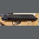 Černý rackový DMX splittery s nápisem OPTO BRANCH-4 a podtitulem 4 Way DMX-Booster. Na levé straně je logo ELATION, vypínač POWER a dvě kontrolky Lin…
