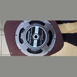 Fotografie zachycuje reproduktor s šedým rámem a černou membránou. Na středovém štítku je bílý nápis CELESTION F12M-150 Triple Cone, Power 150 Watts…