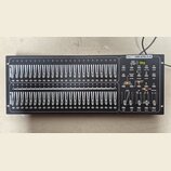 Černý elektronický přístroj s nápisem euro SCENE SETTER 24-48. Zařízení obsahuje dvě řady posuvníků označené jako PRESET A a PRESET B, nad kterými js…