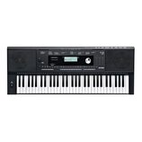Černý digitální klavír s nápisem KURZWEIL PROFESSIONAL KEYBOARD a označením modelu KP100. Nástroj má bílé a černé klávesy, centrální displej s ovláda…
