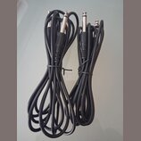 Dvě černé kábely s konektory typu jack na obou koncích. Káble jsou svázány černými stahovacími pásky. Na kablech nejsou viditelné žádné značky ani ná…