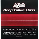 Fotografie balení basových strun značky La Bella s nápisem Deep Talkin' Bass. Na obalu je uveden model 760FS-S a rozměry .045 .065 .085 .105. Dole je…