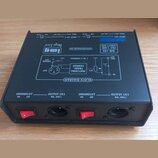 Černá Direct Box s nápisem Stage Line a označením modelu DIB-102 PRO 2-WAY DIRECT BOX. Na spodní straně je bílý schéma s nápisem BLOCK DIAGRAM a MATC…