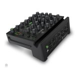 Černý mixážní pult s nápisem MOBILEMIX a logem JF. Horní panel obsahuje početné otočné knoflíky, posuvníky a kontrolní LED diody v červené a zelené b…