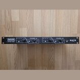 Černý rackový efekt s nápisy MXR CUSTOM SHOP a SMART GATE PRO. Zařízení obsahuje dva identické kanály označené jako CHANNEL-A a CHANNEL-B, každý s př…