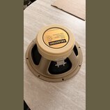 Bežový reproduktor s černou membránou. Na zadní straně je žlutý štítek s nápisy: CELESTION, Model G12 H, Power capacity 75 watts, Impedance 16 ohms,…