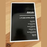 Fotografie zachycuje černý printed manuál s bílým textem. V horní části je logo AKAI PROFESSIONAL a pod ním název modelu LPK25 WIRELESS. Následuje se…