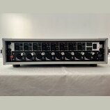 Stříbrný rackový přístroj s černým předním panelem. Na panelu jsou vidět nápisy „ULTRAGAIN PRODIGITAL“, „PR8E“ a logo „Soundcraft“. Zařízení obsahuje…