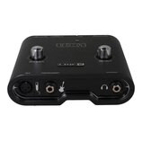 Černý zvukový interface s nápisy UX1 a LINE 6. Na horní straně jsou dva kovové otočné ovladače s popisky MIC GAIN a OUTPUT. V dolní části jsou vstupy…