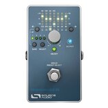 Modrý kytarový pedál s nápisem PROGRAMMABLE EQ a logem SOURCE AUDIO. Zařízení obsahuje LED indikátory v řadách označených OE, SW, AS, MC a hodnotami…