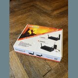 Kartonová krabice s oranžovým potiskem, na které je nápis VHF wireless microphone · radiomicrofono VHF a značka bespeco. Na obalu jsou zobrazeny dva…