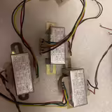 Převodov&yacute; transform&aacute;tor RCF ze 100 voltů na 8 ohmů, 