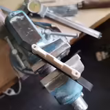 Kostěn&yacute; vrchn&iacute; d&iacute;l kobylky - mandol&iacute;na
