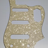 Squier Bass VI pickguardy