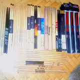 Paličky , &scaron;pejle & futr&aacute;l Adrian Young Drumstick Bag 