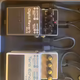 BOSS Tera Echo + BOSS pedalboardy