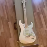Fender Deluxe Roadhouse Strat + kufr