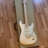 Fender Deluxe Roadhouse Strat + kufr