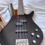 IBANEZ GSR200  (aktivn&iacute;) ve velmi solidn&iacute;m stavu.