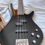 IBANEZ GSR200  (aktivní) ve velmi solidním stavu.
