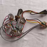 Kompletn&iacute; zapojen&iacute; z kytary Rickenbacker 360