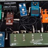 Prodám jednotlivé efekty a pedalboard  60x40 