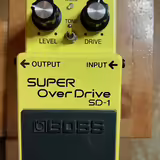 Boss OD-1 (&uacute;pravou SD-1) s v&yacute;běrov&yacute;m čipem